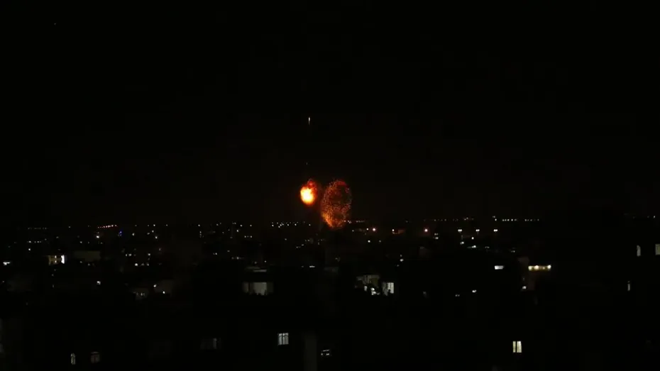 В окупованому Дебальцевому стався яскравий фейєрверк на складі БК – відео