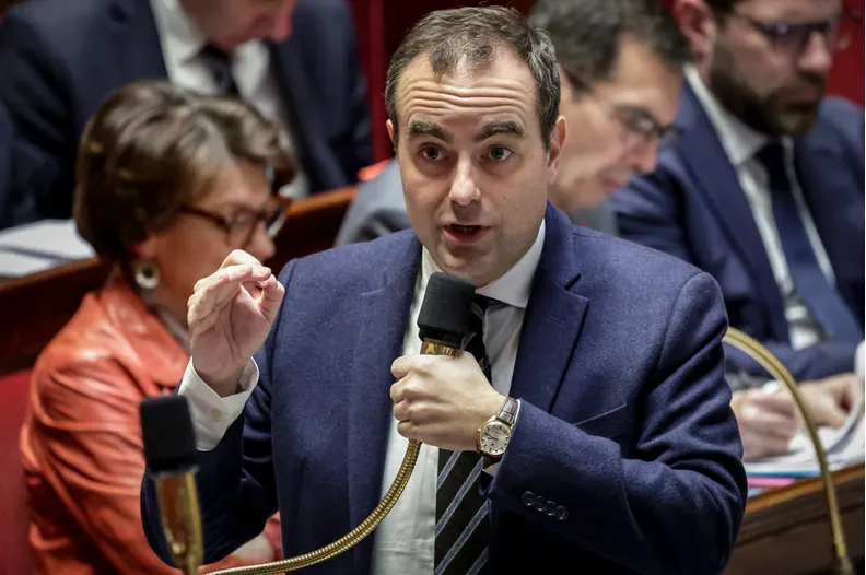 Прем’єр Франції Лекорню виключив свою участь у президентських виборах