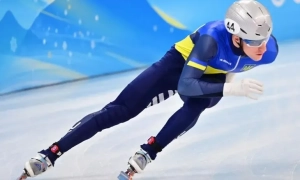 Українському шорттрекісту заборонили шолом із цитатою Ліни Костенко на Олімпіаді