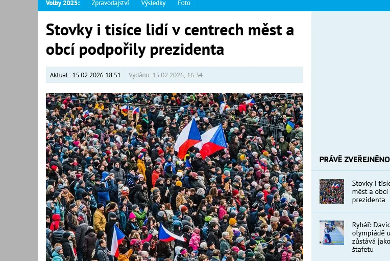 Десятки тисяч чехів вийшли на вулиці підтримати президента