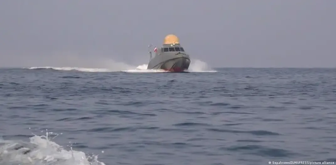 Іран почав військові навчання у стратегічній Ормузькій протоці