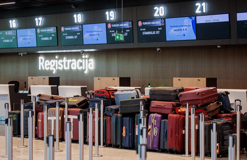 Литва знову закрила аеропорт Вільнюса через невідомі об'єкти