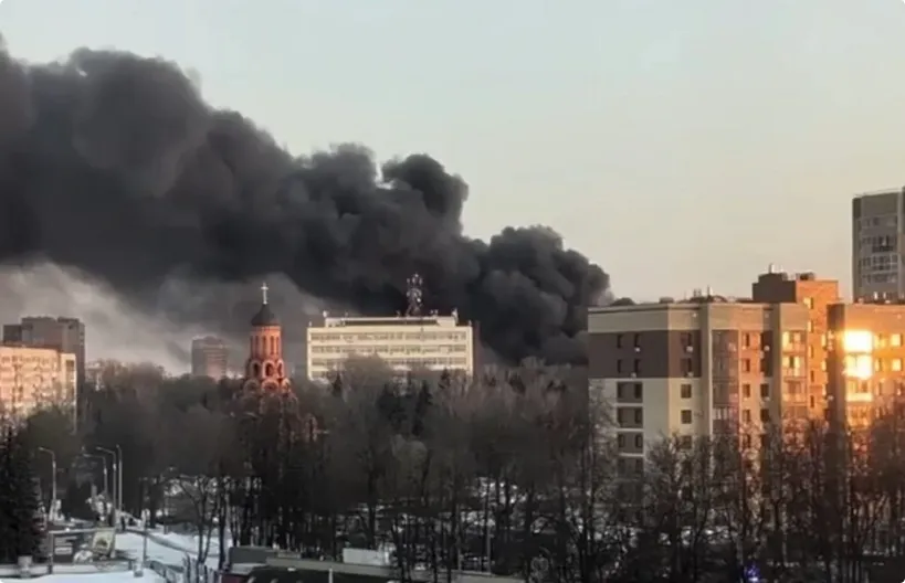 Там усі померли: росіяни скаржаться на удар по оборонному заводу в Брянську