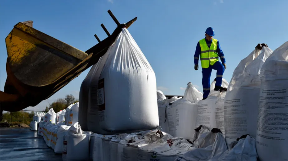 ЄС не планує скасовувати тарифи на добрива з рф та Білорусі