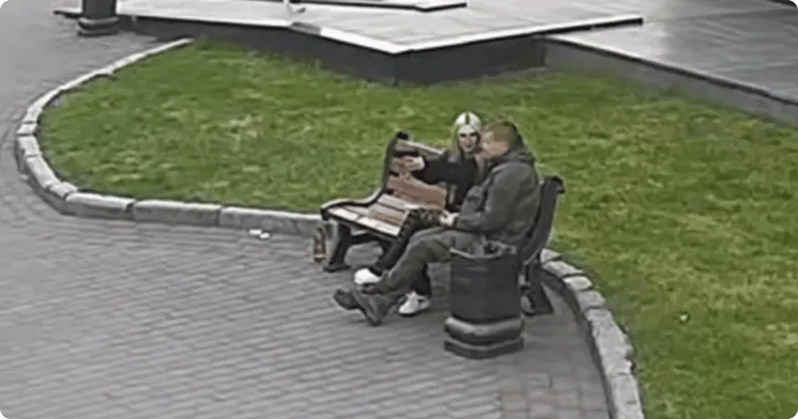 У Луцьку дівчина влаштувала стрілянину в центрі міста – відео