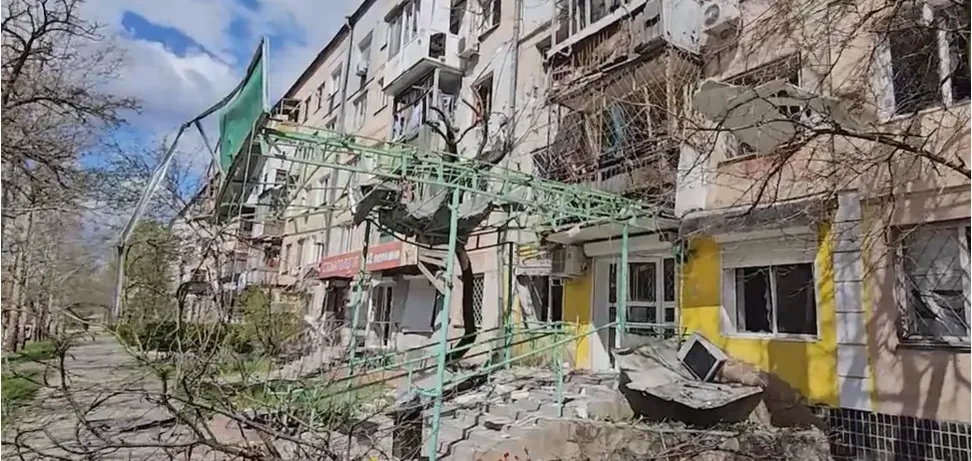 рф завдала терористичного удару по житлових кварталах Херсона, є загиблі