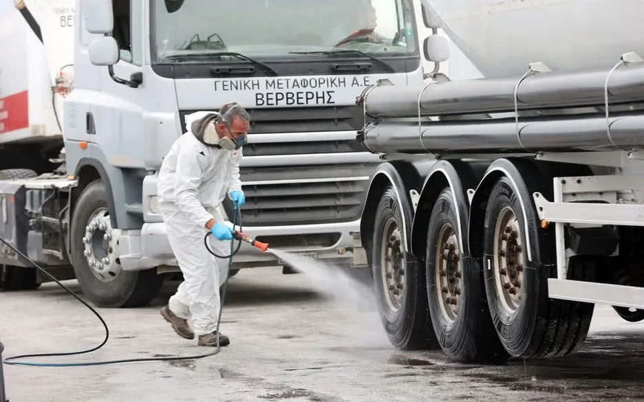 Греческие фермеры заблокировали порт Лесбоса из-за эпидемии ящура и действий правительства