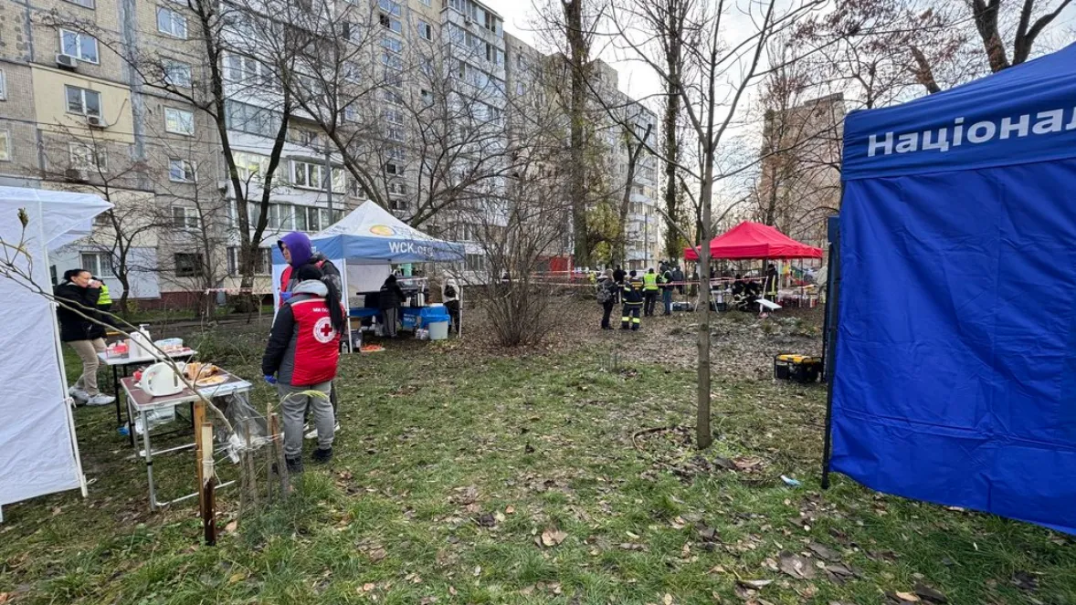 У Подільському районі розгорнули штаби для допомоги постраждалим від удару 16 квітня