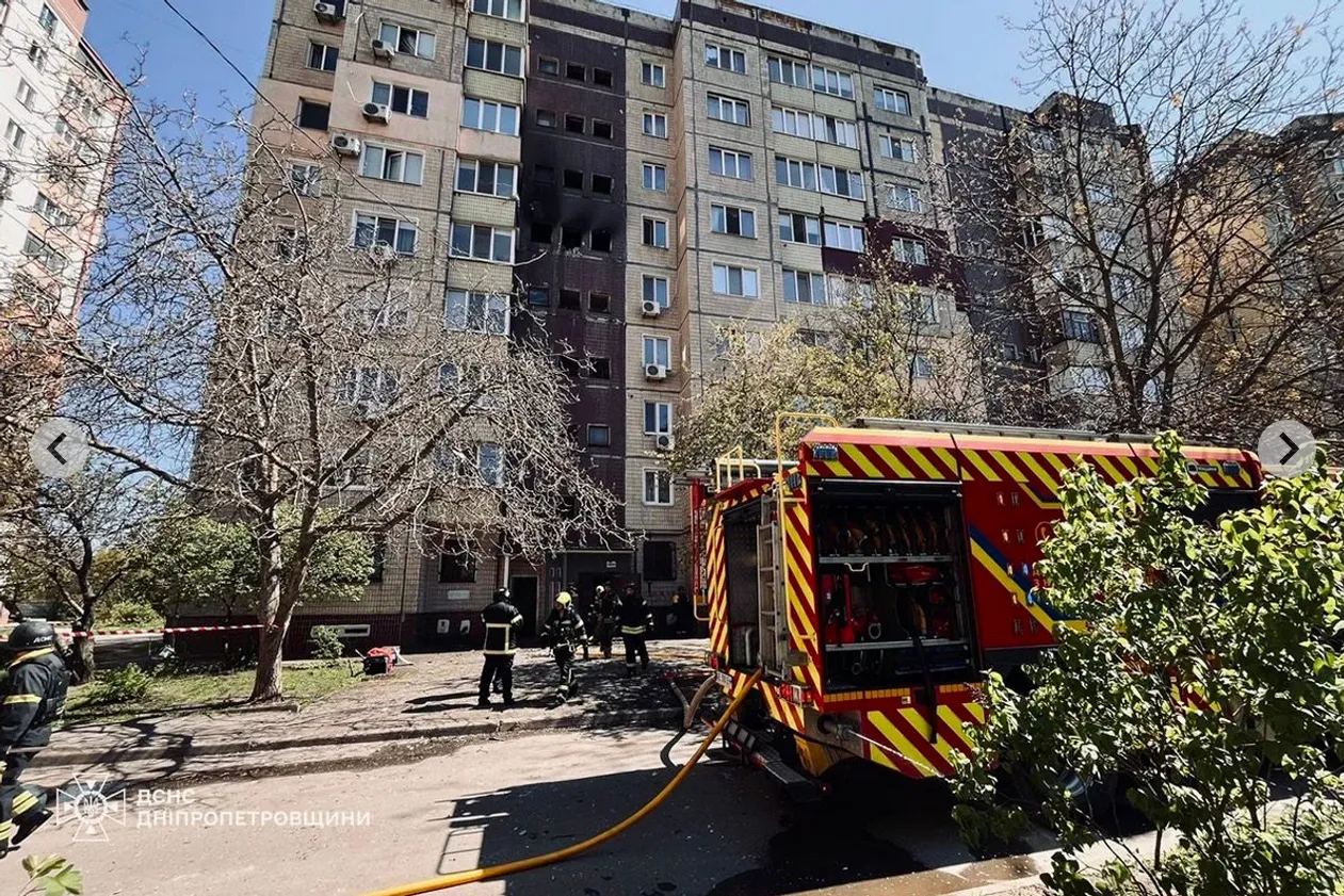 В Кривом Роге пять человек пострадали в результате удара по многоэтажному дому