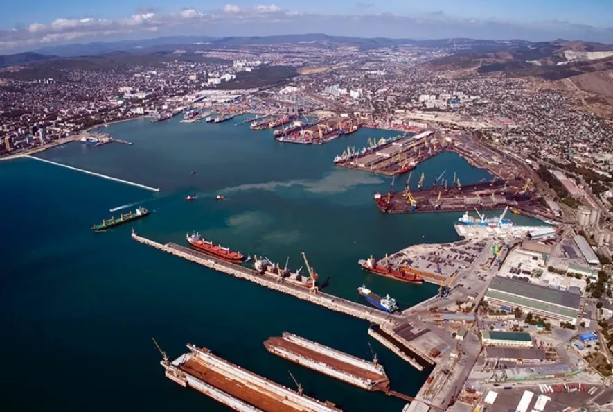 Russia will sell shares in its largest oil ports to cover the budget deficit