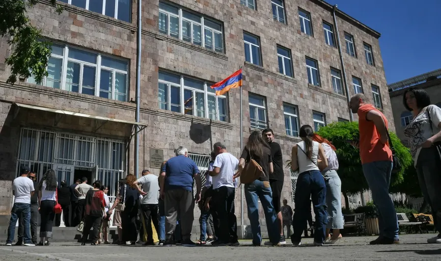 Обнародованы результаты экзит-полов на выборах в Армении