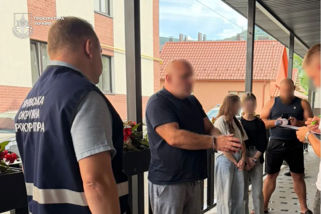 In Transcarpathia, a SUV driver was detained for attacking tourists near Lake Apshynets