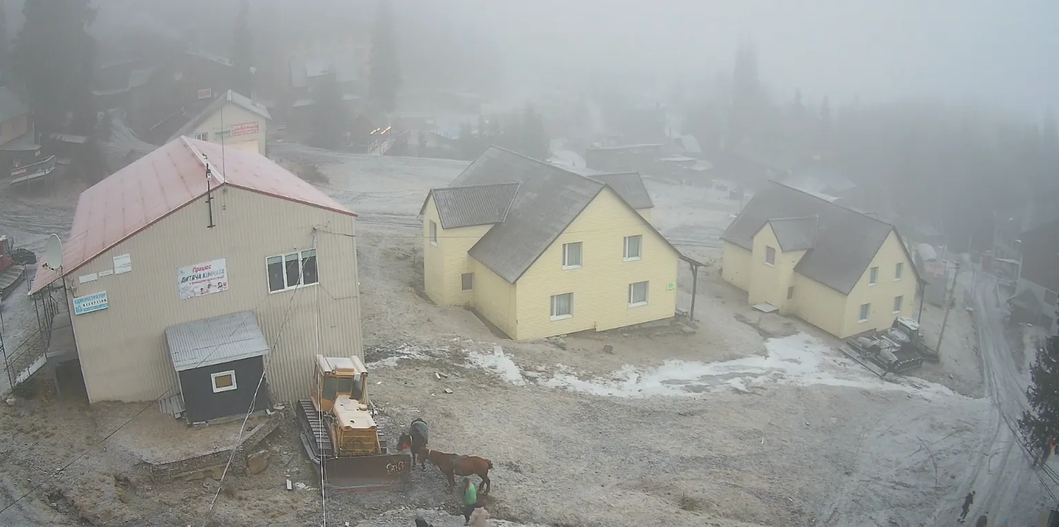 Тепла зима зупинила старт лижних трас у Буковелі та Тростяні