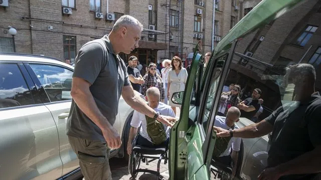 В Киеве беспилотник упал возле торгового центра