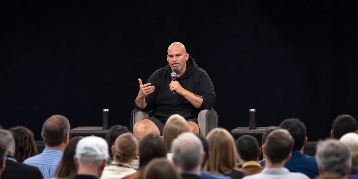 Senator Fetterman oświadczył, że nie opuści Partii Demokratycznej — The Hill