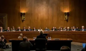 美国参议员施密特在听证会上混淆球队名称——《滚石》