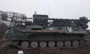 Внаслідок ворожого обстрілу села під Харковом загинули люди, є постраждалі