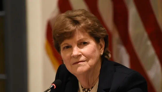 Погрози Трампа щодо Гренландії грають на руку путіну, — сенаторка Джин Шахін