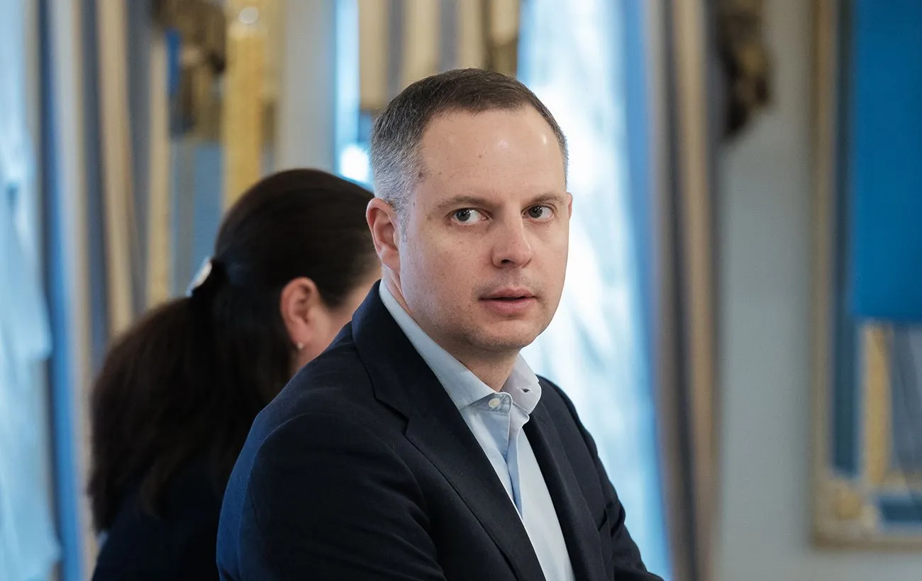 НАБУ викрило схему розкрадань на «зеленому» тарифі, підозрюють ексзаступника голови ОП