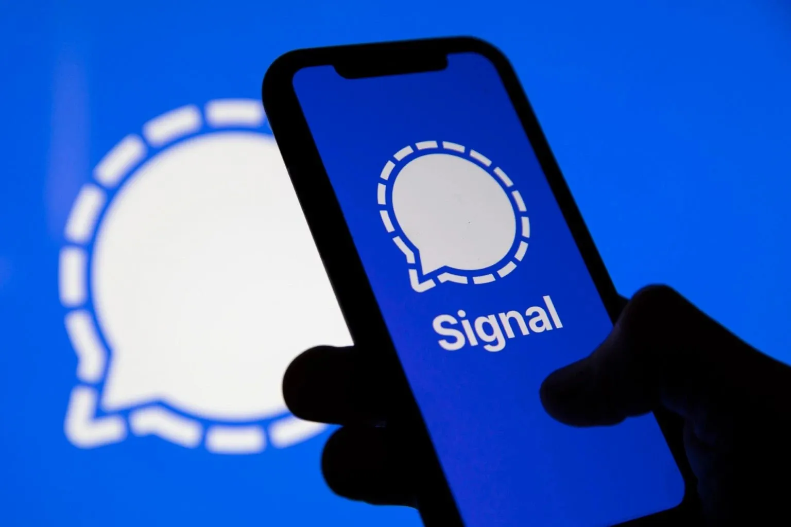 Як iPhone зберігає повідомлення Signal, навіть після видалення додатка