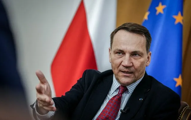 Сикорский объявил о передаче Украине рекордного пакета военной помощи