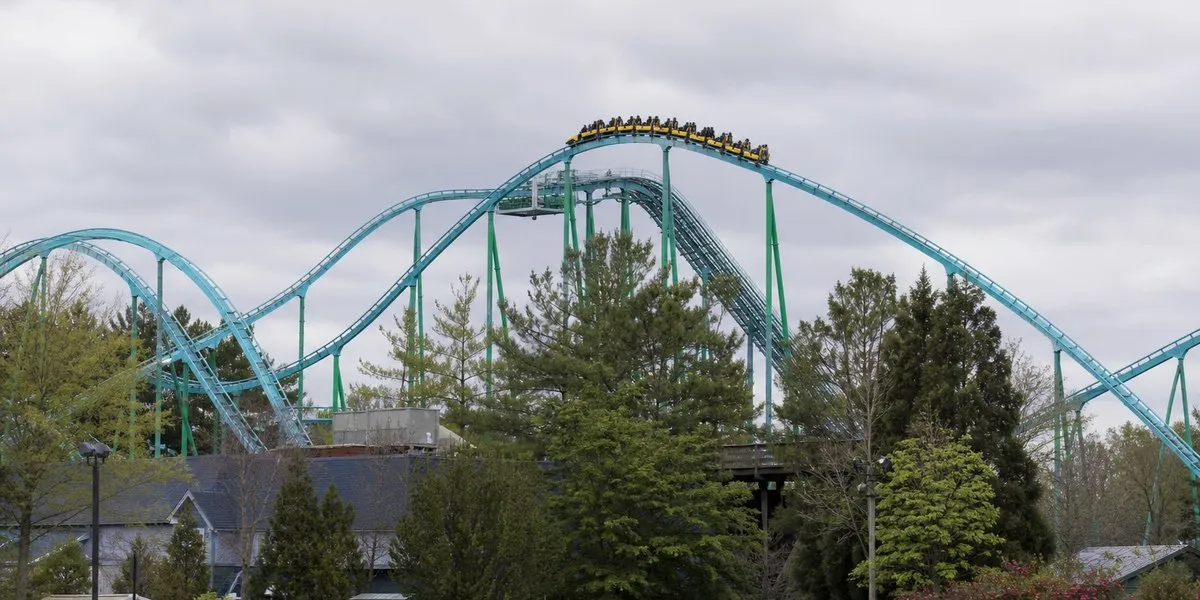 Акции Six Flags упали более чем на 10% после сообщений о гибели человека — CNBC