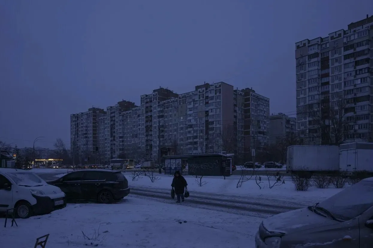 Мешканці Бєлгорода на блекаут через серію повітряних атак
