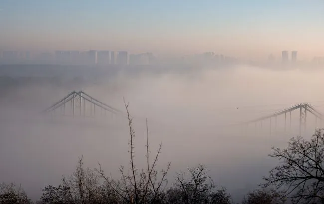 Мешканців Києва та області попередили про сильний туман