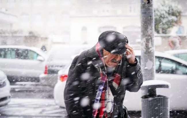 Сніг у квітні накрив частину України (Фото, відео)
