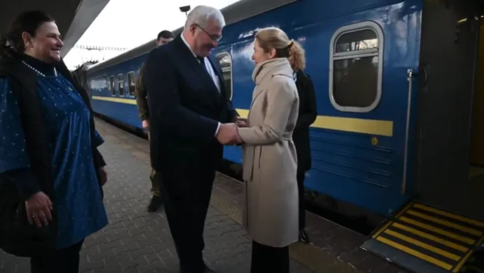 Відео: до Києва прибула із візитом Кая Каллас та делегація міністрів країн ЄС