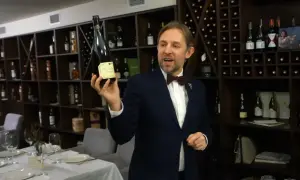 На Буковині дерева впали на дитячий майданчик