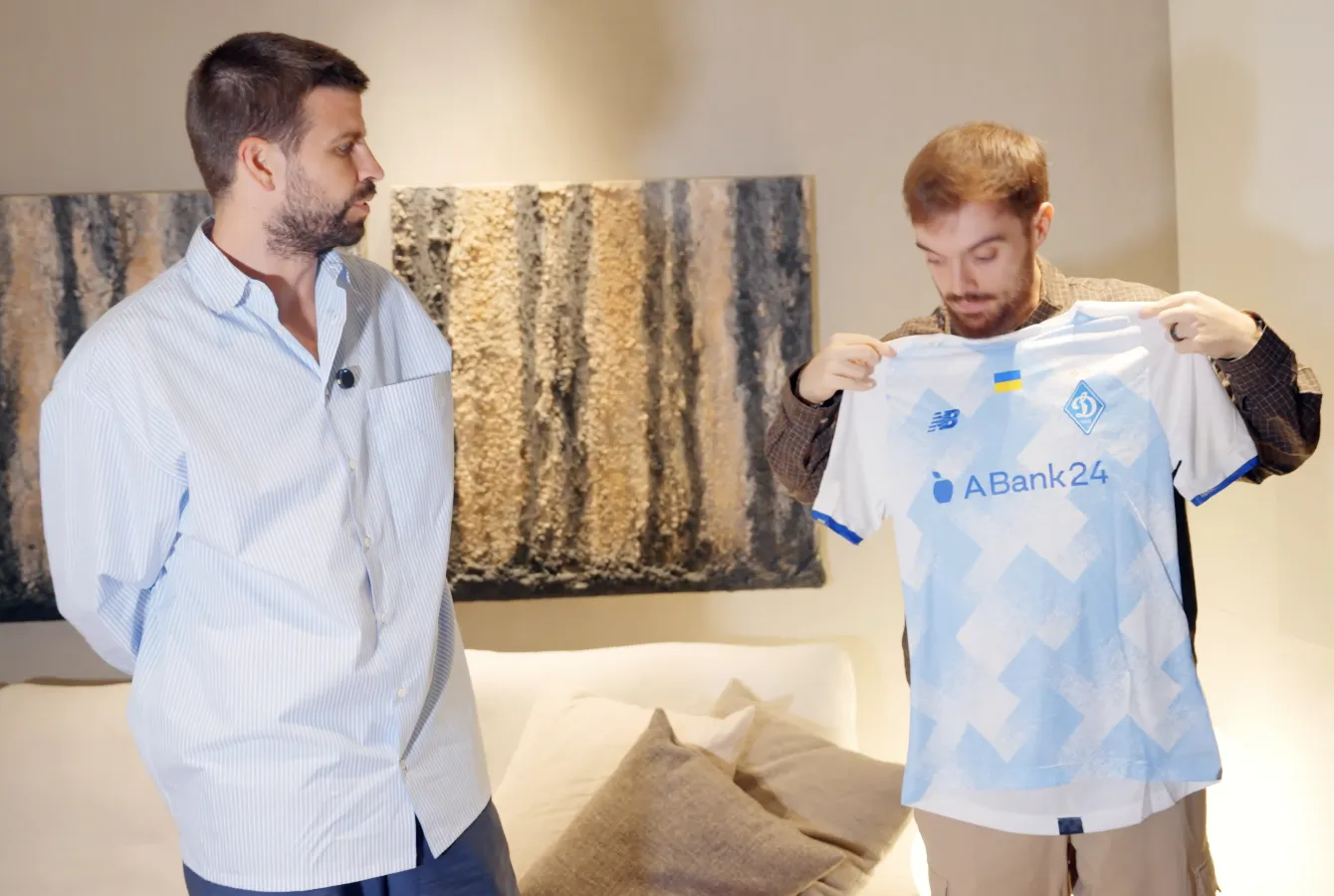 Video: Piqué keeps two Dynamo players' jerseys in his collection