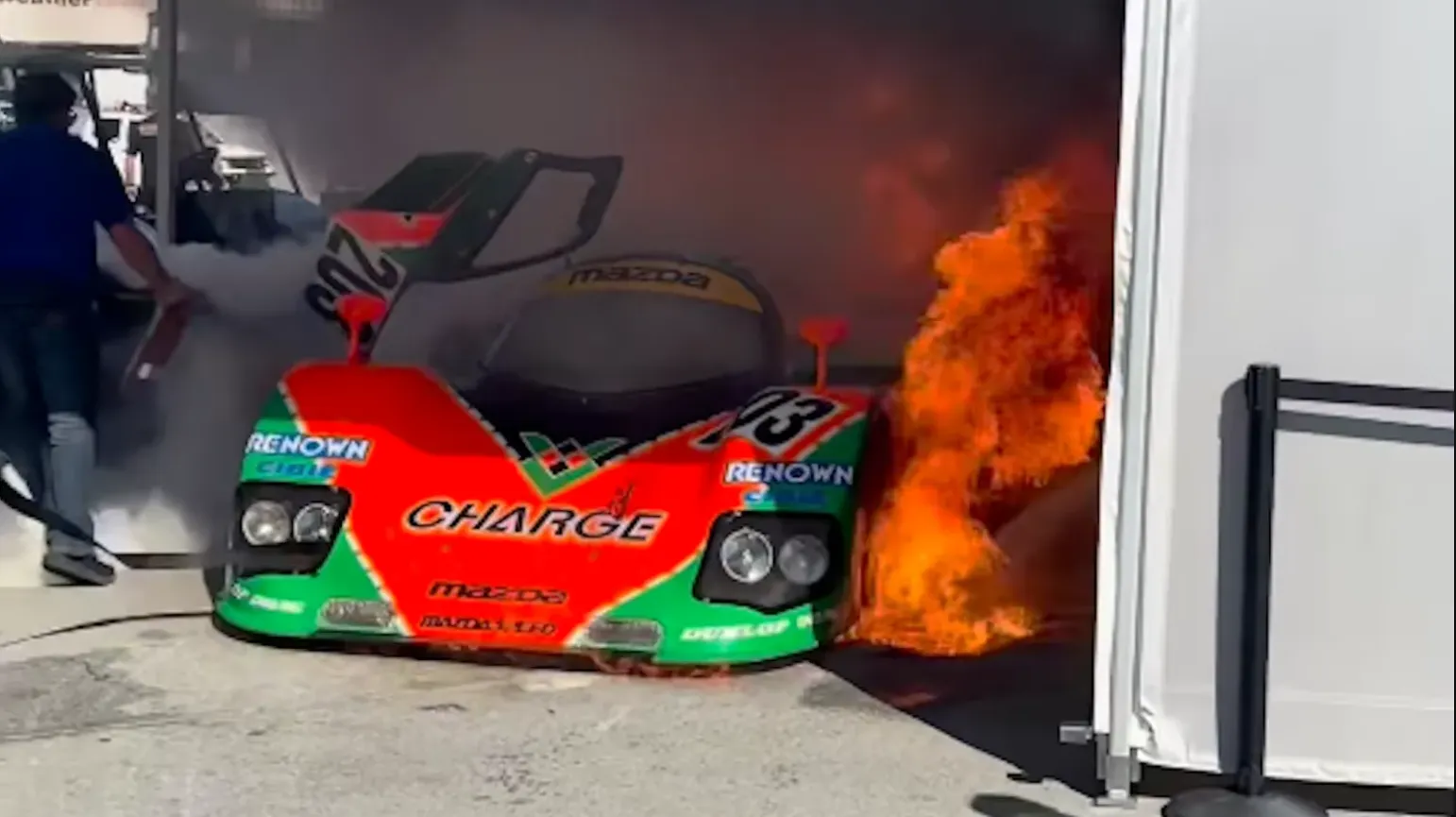 Відео: легендарний прототип Mazda 767B спалахнув на майданчику автодрому Лагуна-Сека