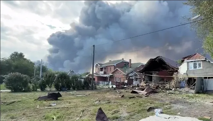 Відео: у Бориспільському районі через атаку РФ зруйновано будинки та пошкоджено авто