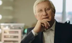 Слава Дёмин продал поврежденный в результате обстрела автомобиль вдвое дешевле