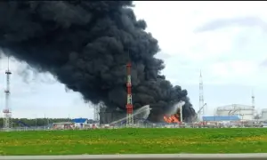 Внаслідок ворожого обстрілу села під Харковом загинули люди, є постраждалі