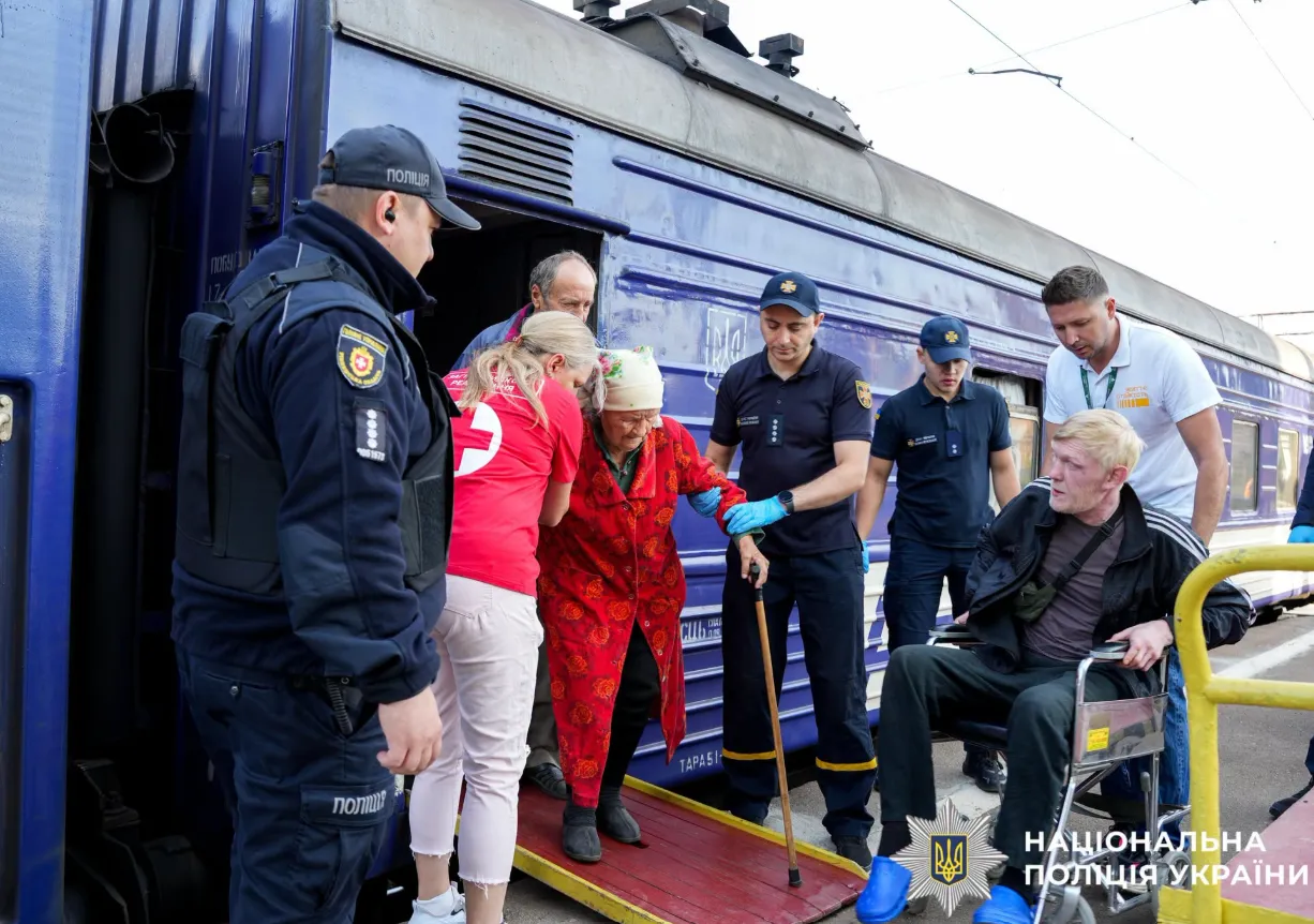 На Рівненщині зустріли 15-й евакуаційний потяг