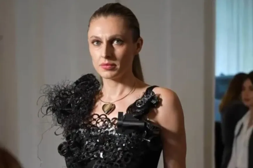 Відео: киянка прийшла на Ukrainian Fashion Week у сукні з деталей для дронів