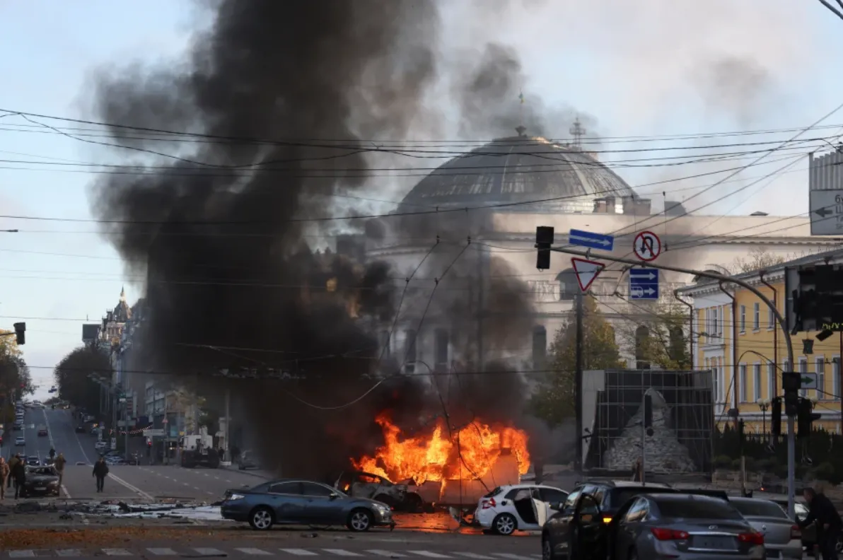РФ вдруге атакувала офіс у Солом’янському районі Києва, є постраждалий