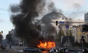 Дніпро зазнав атаки дронів-камікадзе: спалахнула пожежа, є постраждалі 