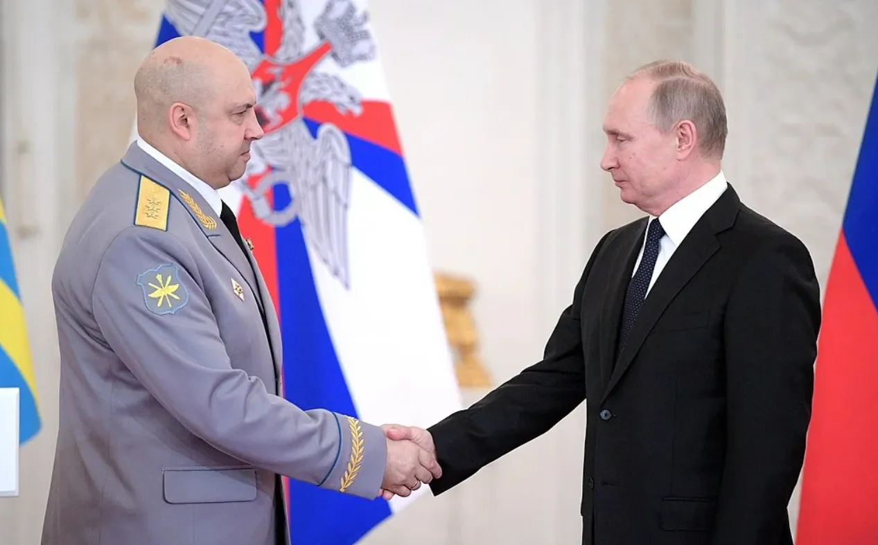 Putin Ordered General Surovikin to Destroy Bridges in Kyiv, According to The Telegraph