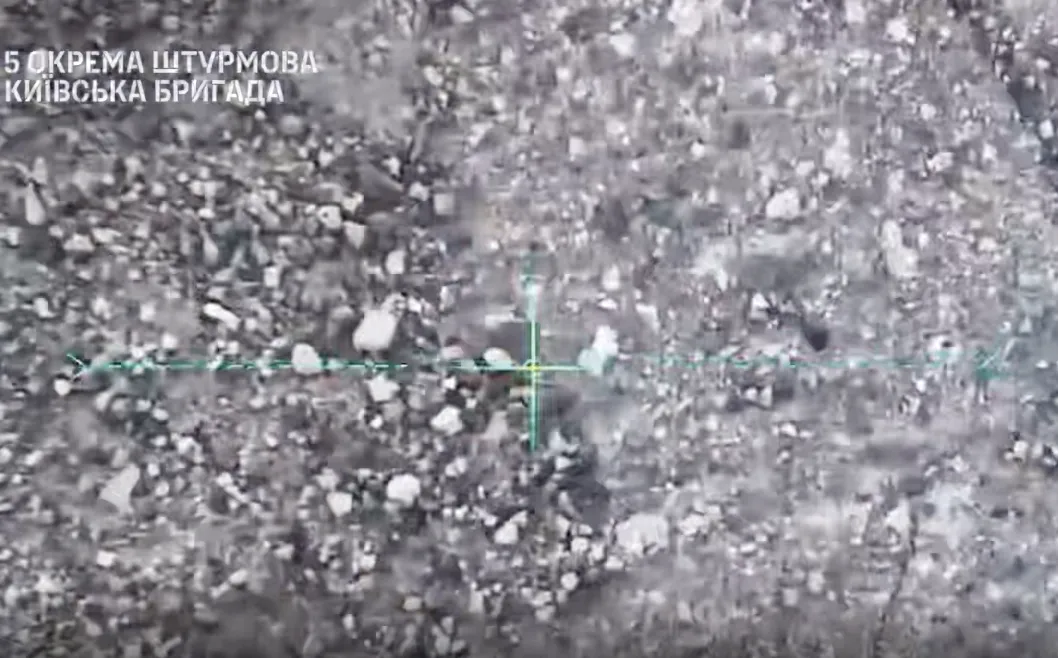 Видео: Украинский тяжёлый дрон доставил заминированный наземный роботизированный комплекс в тыл россиян