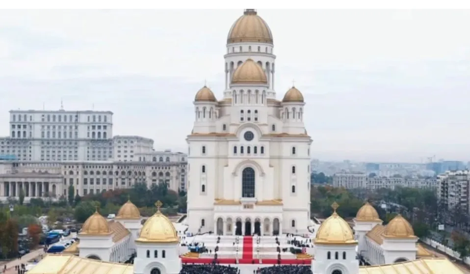 У Бухаресті освячено внутрішній розпис найбільшого у світі православного храму