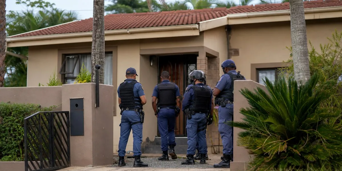 W RPA skonfiskowano telefon zawieszonego ministra policji Mchunu — TimesLIVE