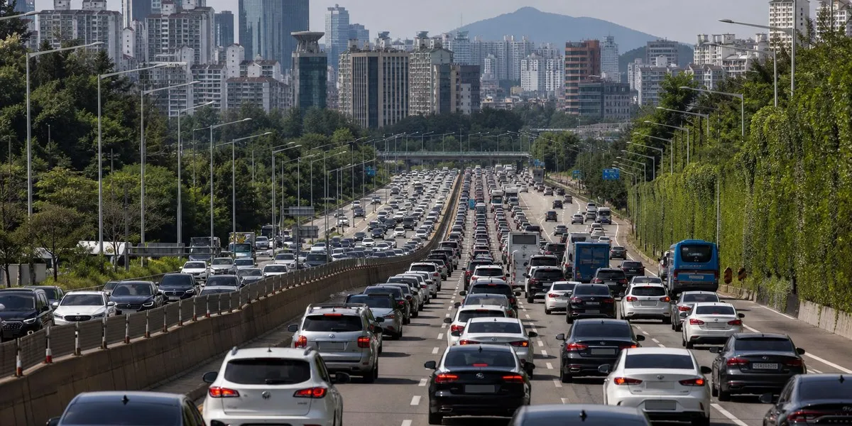 Автострады Южной Кореи перегружены из-за возвращения после Чхусока — Korea Herald