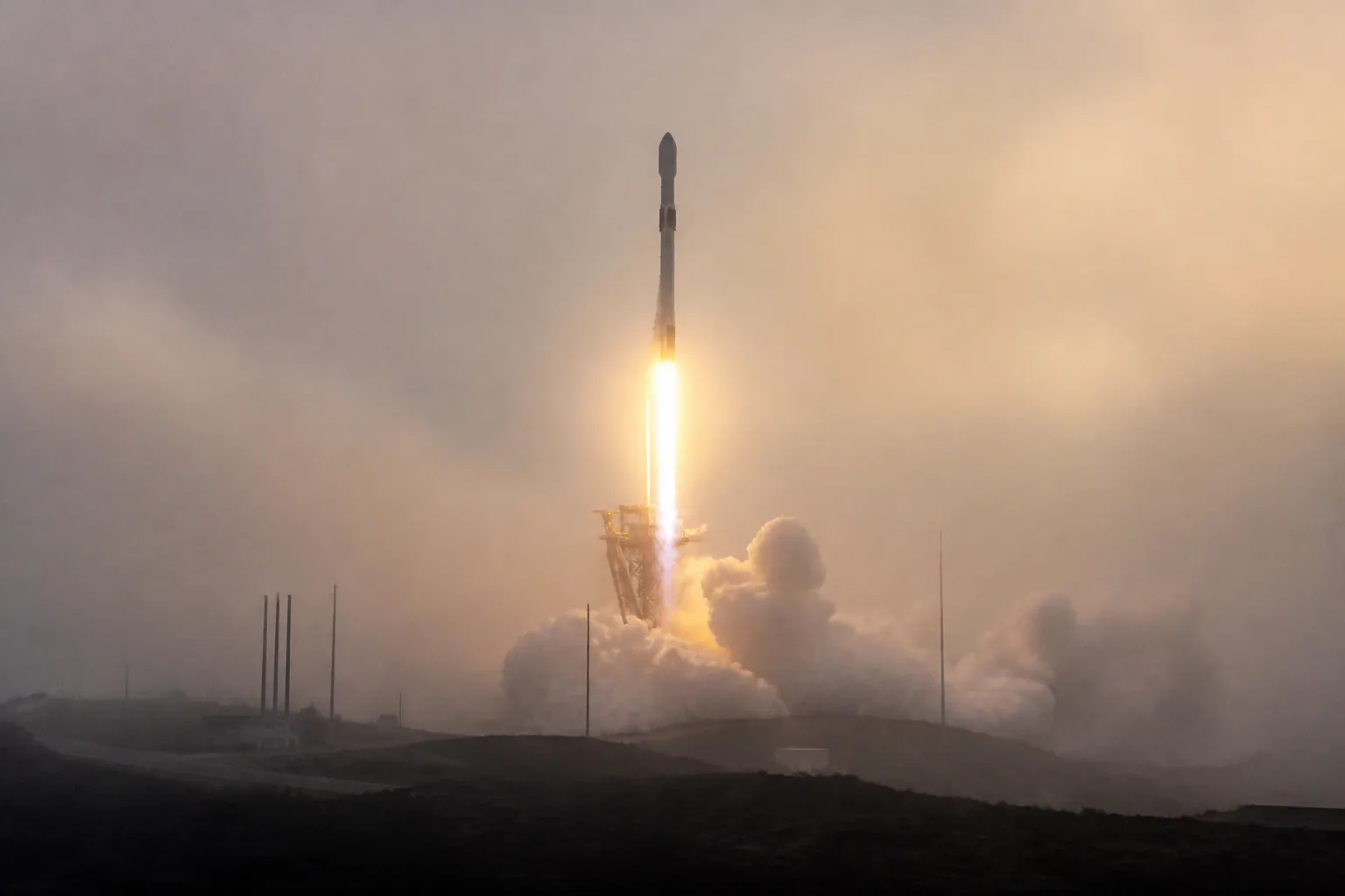 SpaceX从加利福尼亚州将24颗Starlink卫星送入轨道