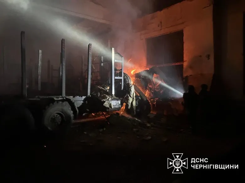 рф атакувала Новгород-Сіверський, на лісозаготівельному підприємстві спалахнула пожежа рф атакувала Новгород-Сіверський, на лісозаготівельному підприємстві спалахнула пожежа