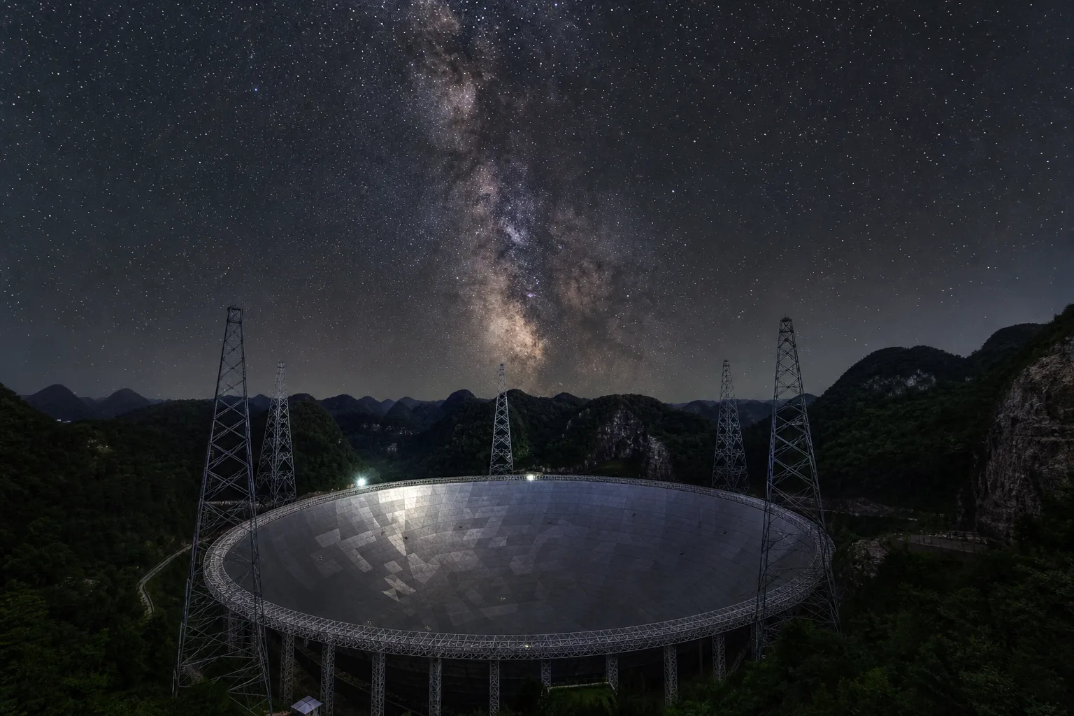 恒星形成速率下降远快于氢储量减少
