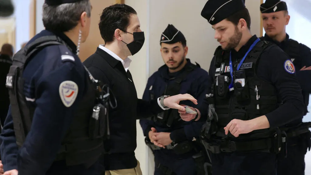 У Парижі розпочався процес над 22 членами масонської ложі Athanor, серед яких є співробітники французької розвідки