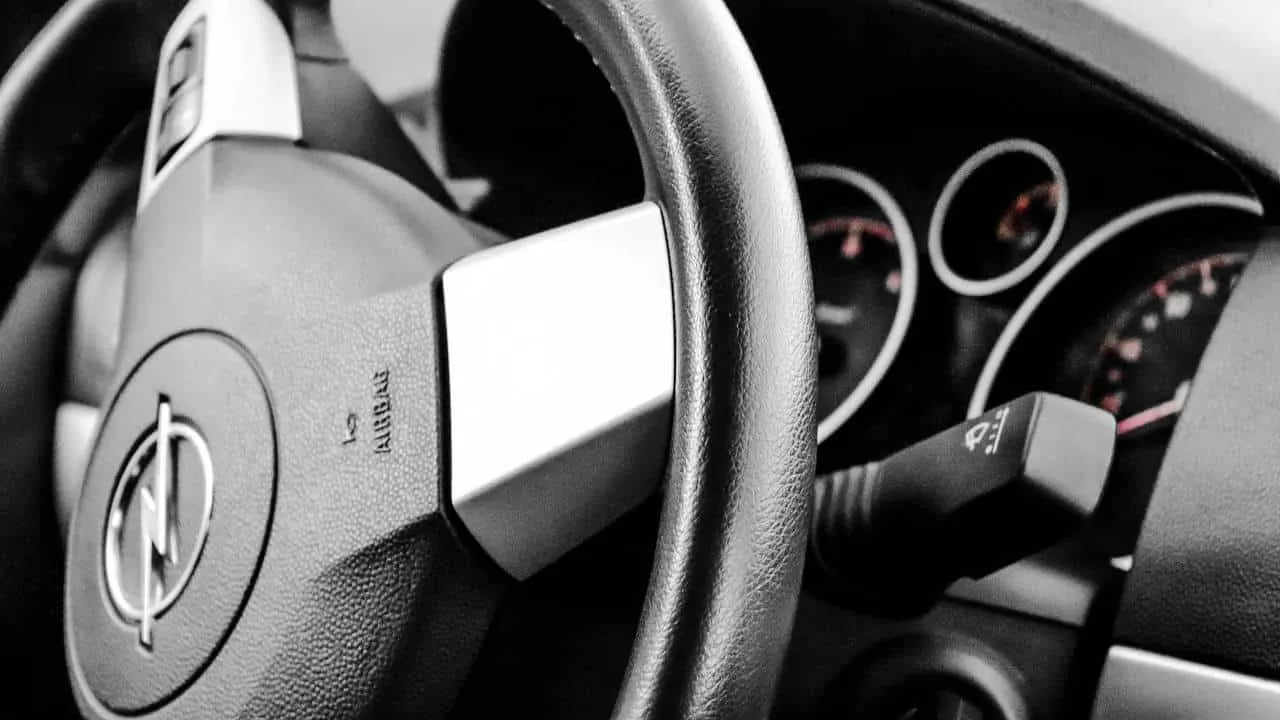 Opel відкликає мільйон автомобілів через небезпечні подушки безпеки